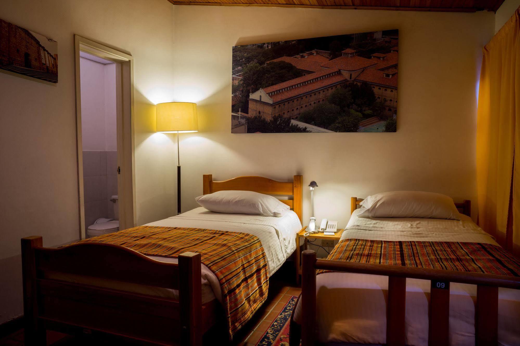 Hotel Casona Del Patio Bogotá Exteriör bild